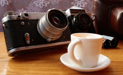 Obraz na płótnie Canvas Vintage camera on wooden table