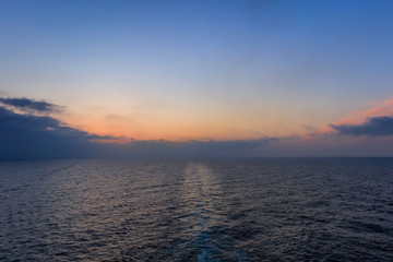 Obraz premium sunrise at sea