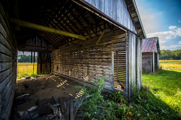 old worn barn 