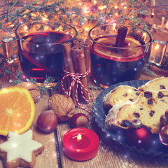 Glühwein mit Gebäck 