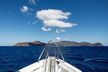Obraz premium Sailing to Lipari, Aeolian islands, Sicilia