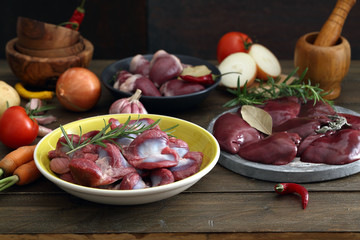 carne cruda frattaglie o interiora di pollo o tacchino