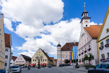 Rathaus und Marktplatz Schloss in Gredingen Bayern