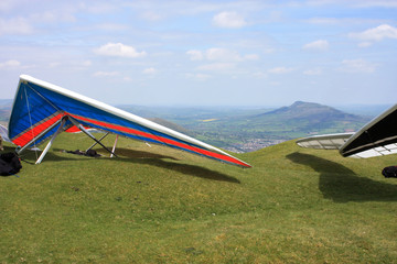 Obraz na płótnie Canvas Hang Gliders prepared to fly
