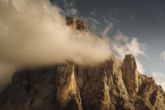 Wolken am Langkofel bei Sonnenuntergang