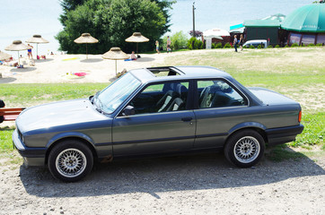 Stare auto na plaży