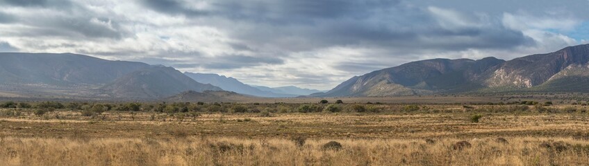 Fototapeta na wymiar A contrast of plains and mountains spread the Free State,