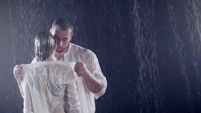 rain at night, the man draws back his woman shoots a white wet shirt