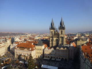 Obraz premium 旧市庁舎からの眺め ティーン教会&キンスキー宮殿