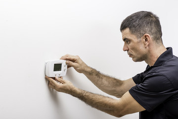 Installing digital thermostat - obrazy, fototapety, plakaty