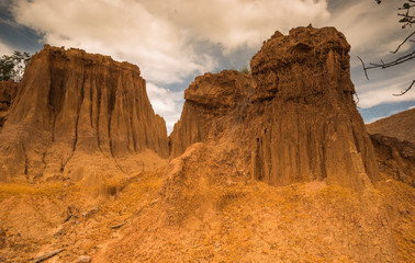 Clay sculpture. caused by rainwater eroded the surface. Collapse or collapse The stronger soil will stay on top without collapsing.