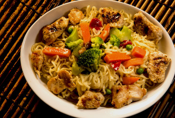 chicken with stir fry vegetables over ramen noodles