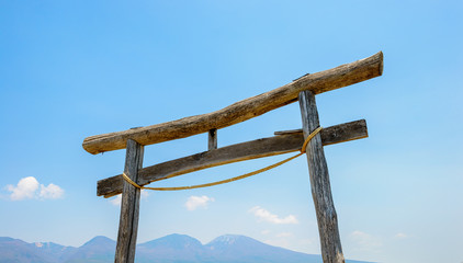 浅間山と鳥居
