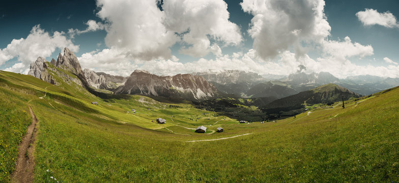 Blick von der Seceda &uuml;ber die Almen und die Dolomiten