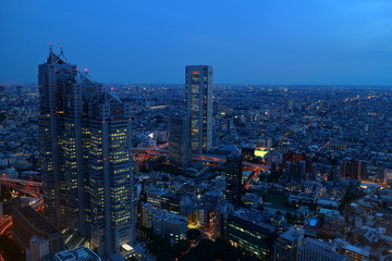 夜の大都市