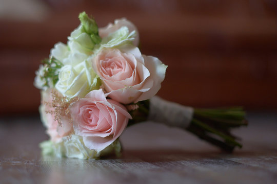 Pastel bridal round bouquet with pink and white roses. Floral arrangement ideas for the bride and bridesmaids