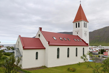 Fototapeta na wymiar Kirche von Siglufjördur, Island