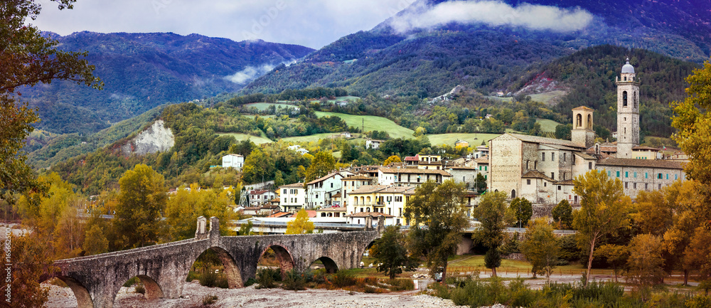 Wall mural bobbio - beautiful ancient town with impressive roman bridge, italy