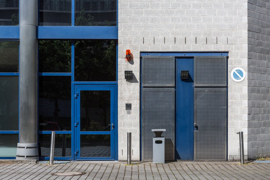 Fenster Eingang Gebäude Fluchtweg 