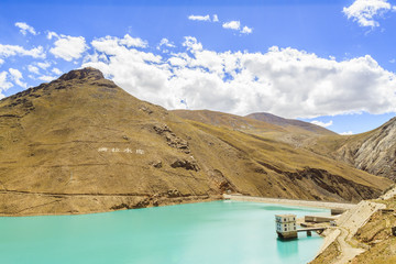 Obraz premium Lake with blue sky at Tibet