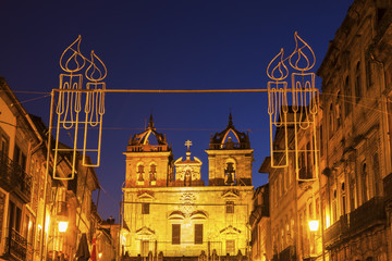 Fototapeta na wymiar Braga Cathedral at dawn
