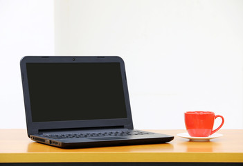 Fototapeta premium Laptop screen for business on the table With cup of red coffee