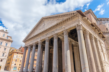 Fototapeta na wymiar Pantheon main entrance colonnade