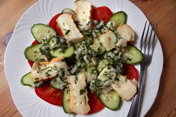 Sauer gelegter Romadur mit Salat