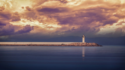 Fototapeta premium Deniz feneri ve dalgakıran