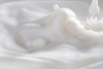 Obraz na płótnie Canvas Milk splashing in the basin.