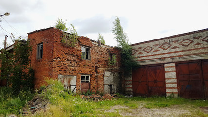 Fototapeta na wymiar Destroyed brick building. Donetsk, Ukraine.