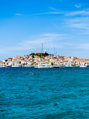 Fototapeta na wymiar Kroatien, Adriaküste, Dalmatien, Region Split, Primošten, Šibensko-Kninska, Blick auf die Halbinsel Primosten