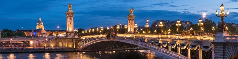 Photo sur Plexiglas Pont Alexandre III Pont Alexandre III et Invalides à Paris, France