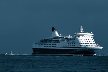Fototapeta na wymiar Blue cruise liner