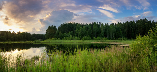 летний пейзаж на пруду вечером на закате, Россия, Урал   © 7ynp100