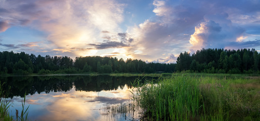 летний пейзаж на пруду вечером на закате, Россия, Урал   © 7ynp100