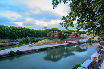 Fototapeta premium Isola Tiberina, Fiume Tevere, Trastevere, Tramonto, Ora Blu, Roma, Lazio Italy, Europa