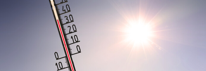 Sommerhitze 35 Grad auf dem Thermometer