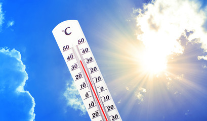 Sommerhitze 35 Grad auf dem Thermometer