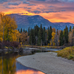 Sunset on Montana's Swan River  - obrazy, fototapety, plakaty