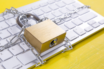 Keyboard with chain and lock
