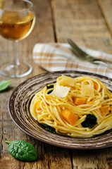 Pasta with pumpkin and spinach