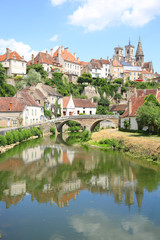 Fototapeta na wymiar The river Armancon in Semur-en-Auxois, Burgundy, France