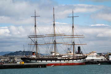Fototapeta na wymiar Segelschiff im Hafen