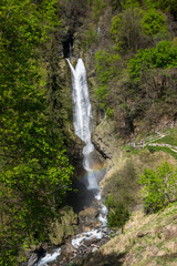 Fototapeta na wymiar Waterfall in french Alpes