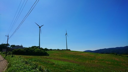 Fototapeta na wymiar 稲葉山牧場の風力発電