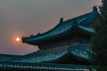 Fototapeta na wymiar Sonnenuntergang im Himmelstempelpark Peking