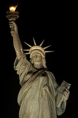 Fototapeta premium Statue of liberty by night