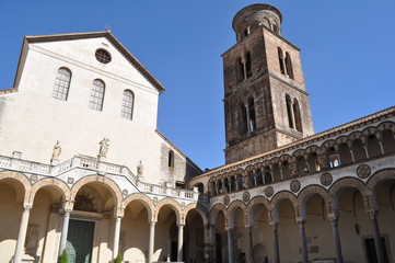 Fototapeta na wymiar Salerno - facciata e campanile della Cattedrale