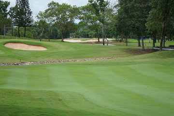 Obraz premium Golf course is a place to play sports. That requires money and specialized capabilities to design and build.